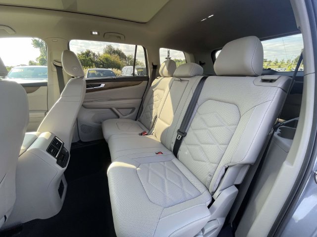Certified 2026 Volkswagen Atlas SE w/ Panoramic Sunroof Package FWD image 13
