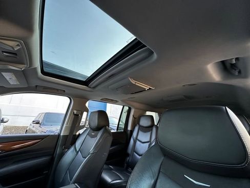 Used 2017 Cadillac Escalade ESV Premium Luxury image 35