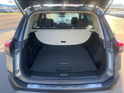 Used 2023 Nissan Rogue SV FWD image 40