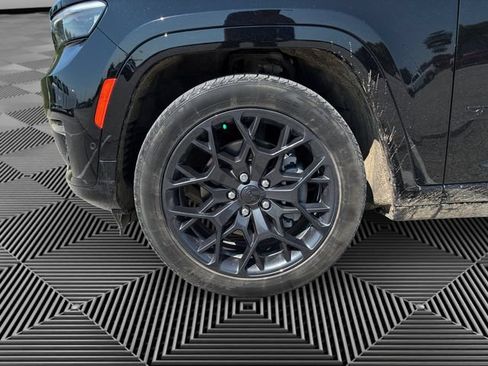 Used 2024 Jeep Grand Cherokee L Summit w/ High Altitude Package AWD/4WD image 9