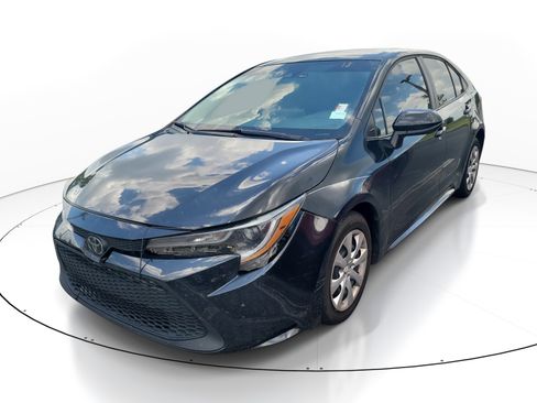 Used 2021 Toyota Corolla LE FWD image 3