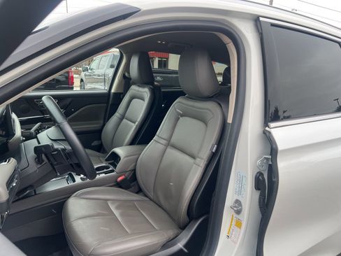 Used 2023 Lincoln Corsair Reserve w/ Rear Removable Package Tray image 12