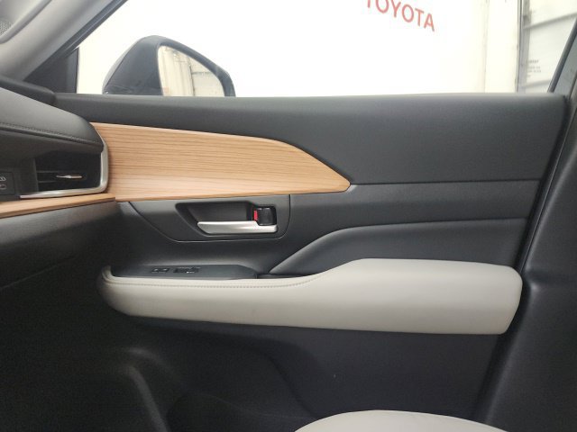 Used 2025 Toyota Grand Highlander FWD image 21