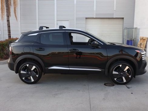 New 2025 Nissan Kicks SR image 3