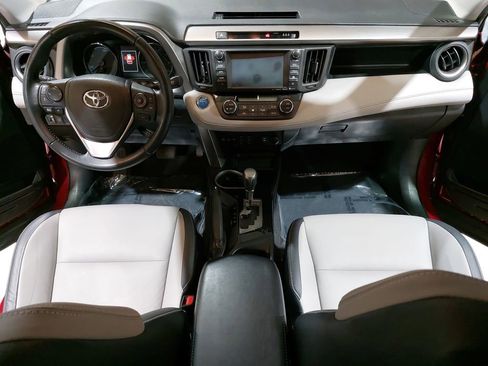 Used 2018 Toyota RAV4 Limited image 9