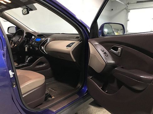 Used 2011 Hyundai Tucson GLS image 12