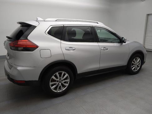 Used 2017 Nissan Rogue SV w/ SV Premium Package image 10