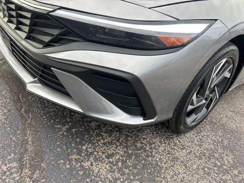 Used 2025 Hyundai Elantra SEL image 9