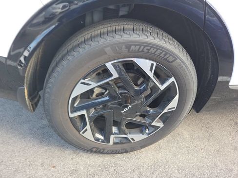 Used 2025 Kia Sportage SX AWD/4WD image 4