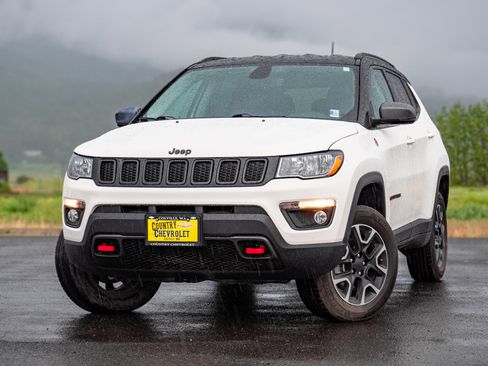Used 2019 Jeep Compass Trailhawk w/ Cold Weather Group AWD/4WD image 3