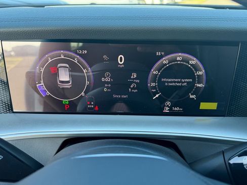 New 2026 Volkswagen Tiguan SE R-Line FWD image 16