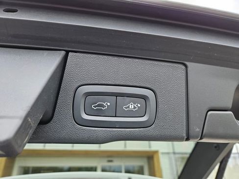 Used 2024 Volvo XC60 T8 Ultimate w/ Protection Package AWD/4WD image 12