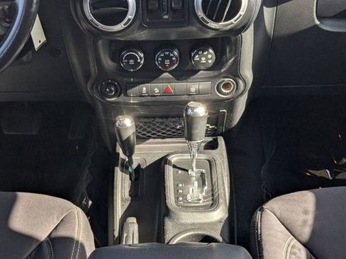 Used 2013 Jeep Wrangler Unlimited Rubicon w/ Connectivity Group AWD/4WD image 17