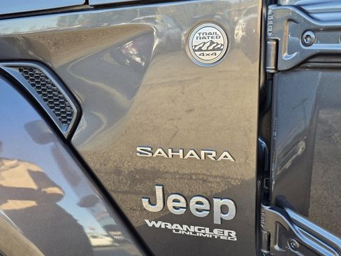 Used 2018 Jeep Wrangler Unlimited Sahara image 11