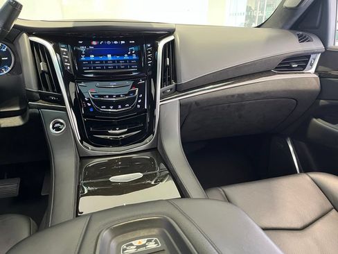 Used 2019 Cadillac Escalade Platinum AWD/4WD image 39