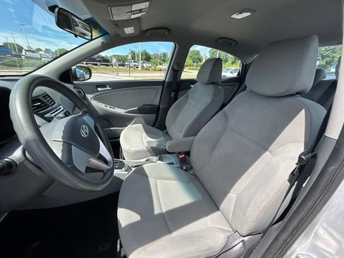 Used 2013 Hyundai Accent GLS FWD image 12