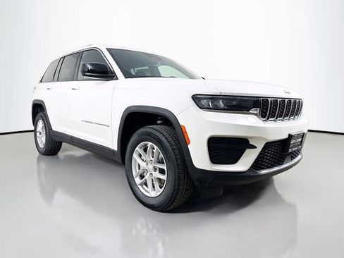 New 2025 Jeep Grand Cherokee Laredo image 1