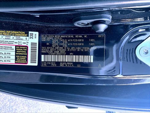 Certified 2022 Toyota Sienna XLE Woodland Edition image 6