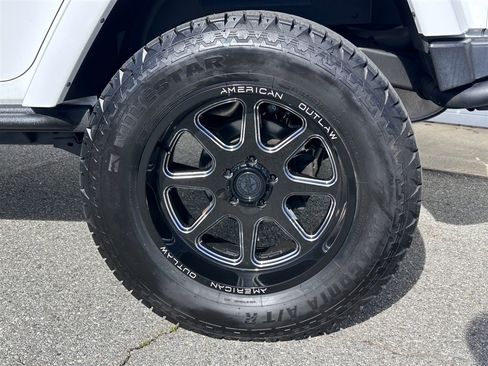 Used 2017 Jeep Wrangler Unlimited Sahara image 16