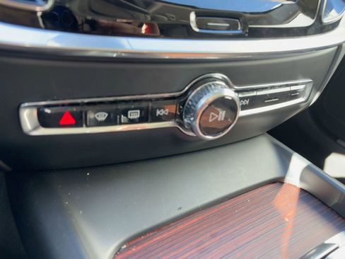 Certified 2025 Volvo V60 B5 Cross Country Plus image 18