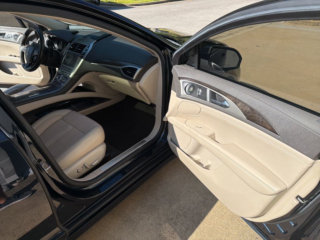 Used 2020 Lincoln MKZ Reserve w/ Elements Package AWD/4WD image 25