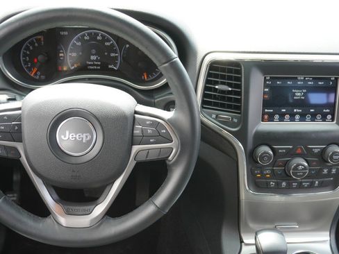 Used 2018 Jeep Grand Cherokee Laredo image 23