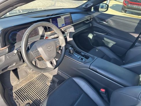 Certified 2023 Toyota Crown Platinum image 21