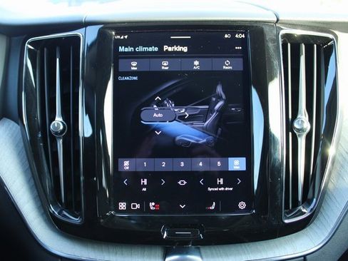 Used 2025 Volvo XC60 B5 Plus image 23