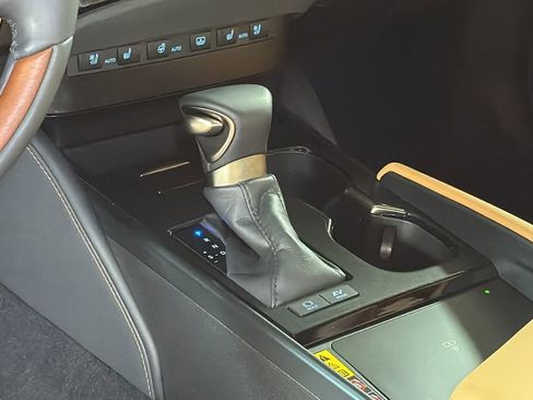 Used 2025 Lexus ES 300h w/ Technology Package image 17