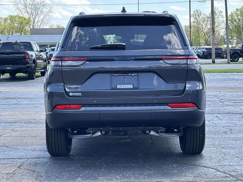 New 2026 Jeep Grand Cherokee Altitude AWD/4WD image 32