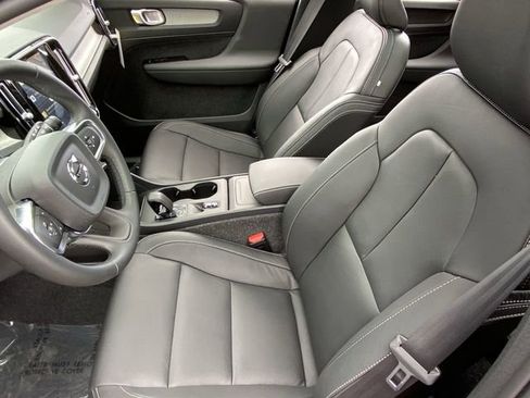 Certified 2025 Volvo XC40 B5 Core w/ Protection Package Premier image 19