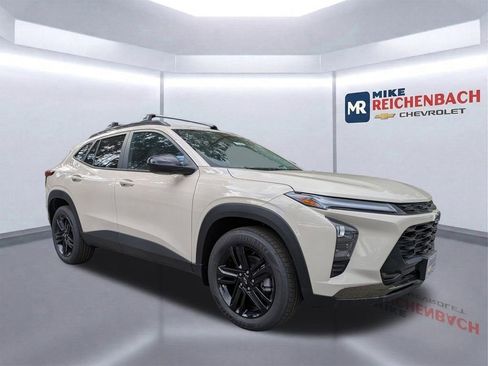 New 2026 Chevrolet Trax ACTIV w/ Sunroof Package image 2