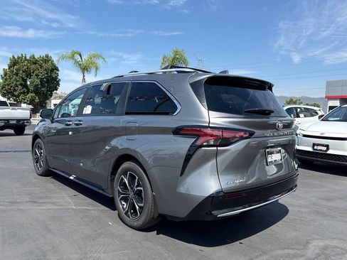 New 2026 Toyota Sienna Platinum AWD/4WD image 7