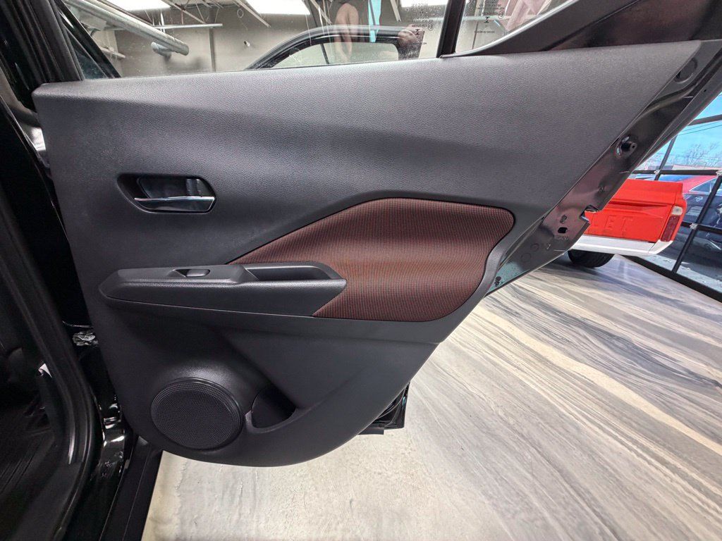 Used 2023 Nissan Kicks SR FWD image 41