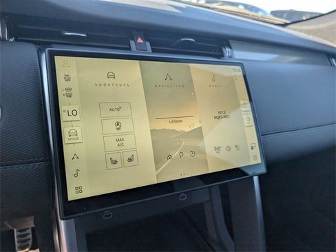 Used 2024 Land Rover Discovery Sport Dynamic SE image 25