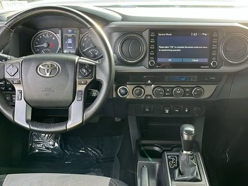 Used 2022 Toyota Tacoma TRD Off-Road image 4