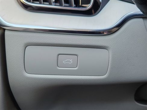 New 2026 Volvo XC60 B5 Ultra w/ Climate Package image 11