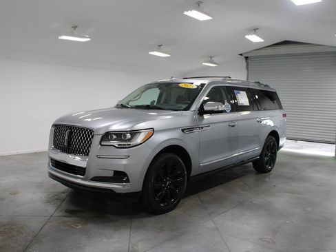 Used 2023 Lincoln Navigator L Black Label image 3
