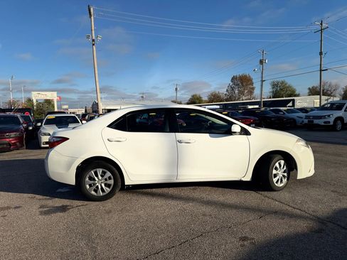 Used 2015 Toyota Corolla LE Premium image 2