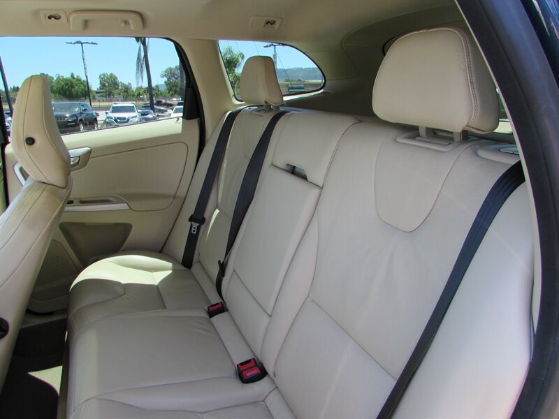 Used 2012 Volvo XC60 3.2 FWD image 25