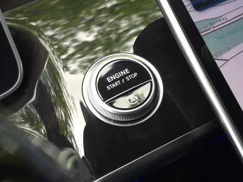 Used 2022 Mercedes-Benz S 580 4MATIC Sedan w/ AMG Line Package image 65