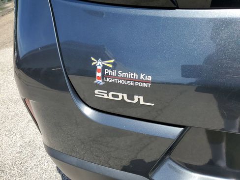 Certified 2023 Kia Soul S FWD image 7