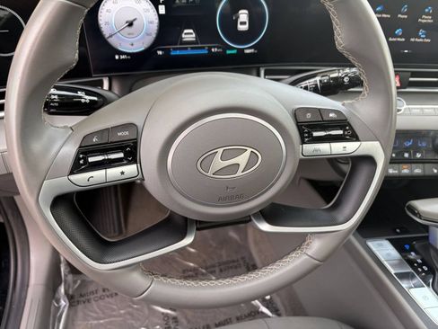 Used 2025 Hyundai Elantra SEL FWD image 28