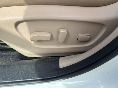 Used 2018 Nissan Rogue SL w/ Premium Package image 11