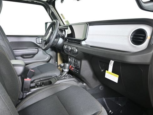 Used 2025 Jeep Gladiator Sport AWD/4WD image 16