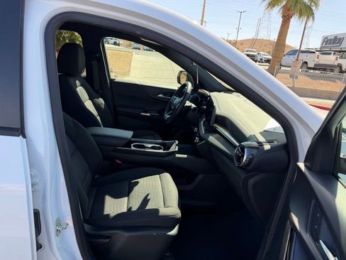 Used 2025 Chevrolet Equinox LT FWD image 13