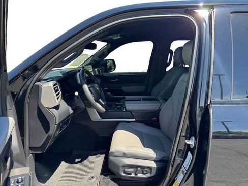 Certified 2025 Toyota Tundra Limited AWD/4WD image 10