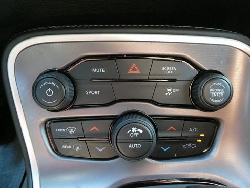 Used 2022 Dodge Challenger SXT image 25