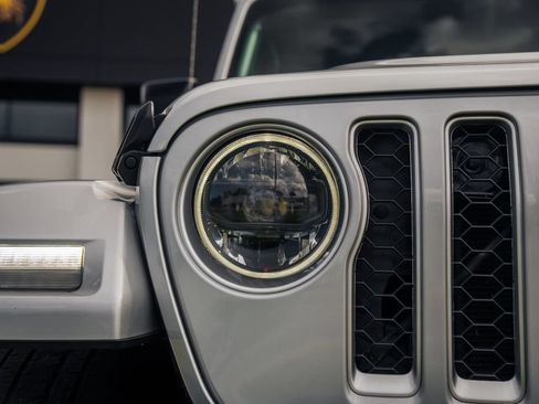 Used 2023 Jeep Wrangler Unlimited Sahara w/ Cold Weather Group AWD/4WD image 9