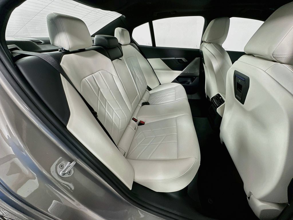 Used 2026 BMW 530i w/ Premium Package RWD image 28